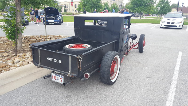 Illustration for article titled Sunday car show photo dump.